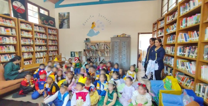 Los alumnos/as de Kínder visitaron la Biblioteca Municipal de Ovalle para celebrar el Día Internacional del Libro